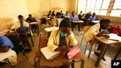 FILE - Pupils attend a class at a school in Harare, Sept, 28, 2020. This school year, Zimbabwe in-person classes resumed the week of August 30, 2021, but thousands of teachers are on strike.