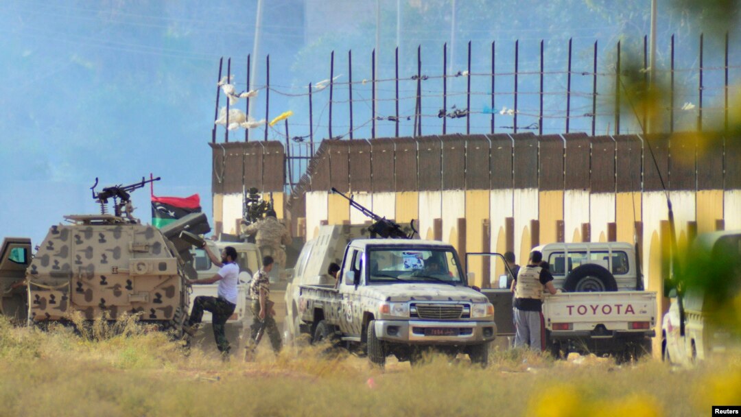 Para tentara Libya pendukung Jenderal Khalifa Haftar siaga di Benghazi, Libya timur (2/6).