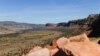 Comb Wash memotong dari utara ke selatan melalui Cedar Mesa di Monumen Nasional Bears Ears dekat Blanding, Utah, 27 Oktober 2017.