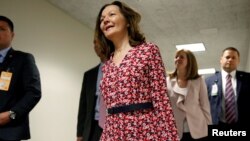 Gina Haspel tiba di gedung Capitol, Washington DC untuk pertemuan dengan para Senator, Senin (7/5). 