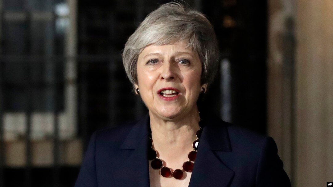 Perdana Menteri Inggris Theresa May berpidato di luar 10 Downing Street di London, 14 November 2018.