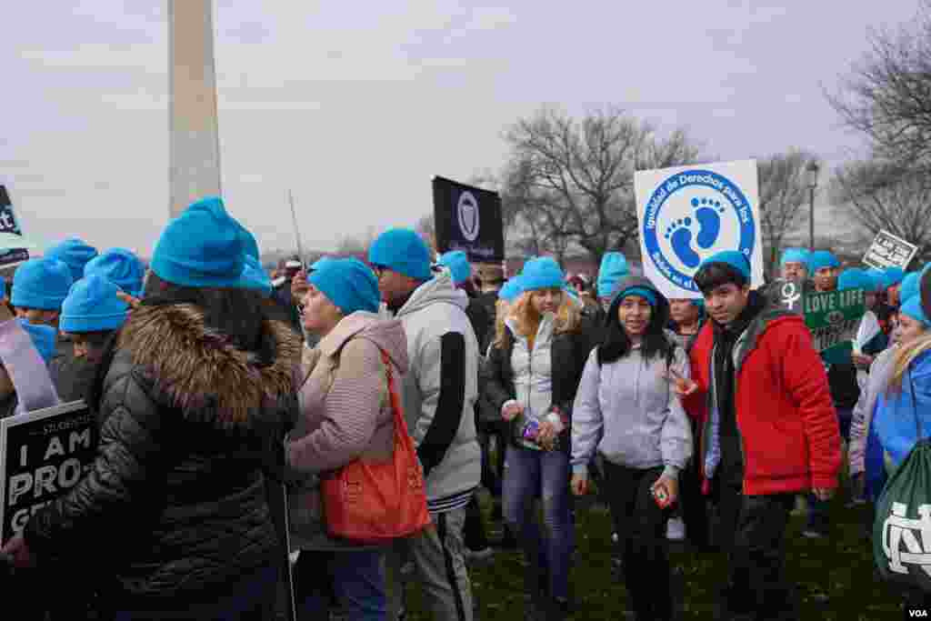 La presencia latina se hizo notar en la Marcha por la Vida. Un grupo de hispanos viajaron de Nueva Jersey para unirse a los miles de asistentes que promulgan el no aborto.