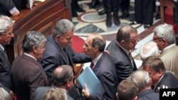 Парламент Франции утвердил предложенные президентом Саркози меры в рамках пенсионной реформы. Париж. 27 октября 2010 года