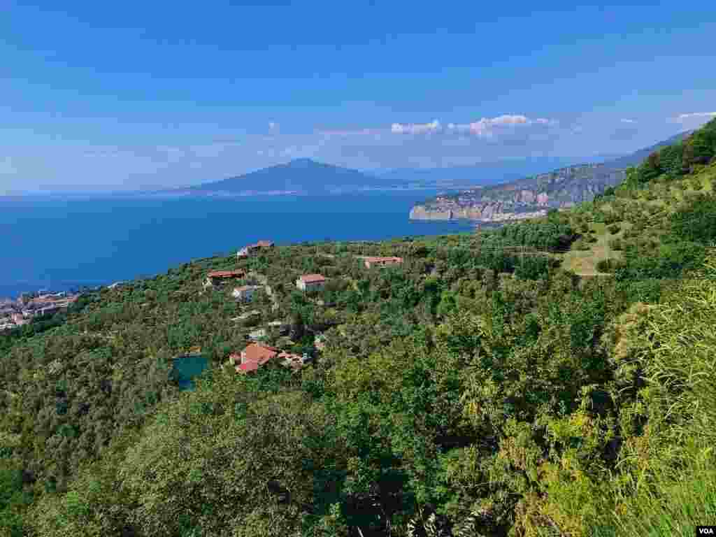 Gulf of Naples with Vesuvius in the background (Sabina Castelfranco/VOA)