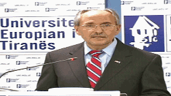 Botohet shqip në Tiranë libri “Shqipëria në tranzicion” nga Dr. Elez Biberaj