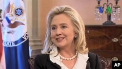 ক্লিন্টন: ইরানের সামরিক বাহিনী দেশের অর্থনীতিতে আরও বড় ভুমিকা রাখছে