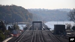 Les travaux sont en cours à Croton-on-Hudson, New York, le 2 novembre 2016.