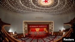 中国政协代表在北京人大会堂参加全国政协会议开幕会。（2020年5月21日）