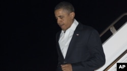 President Barack Obama walks down the stairs from Air Force One upon his arrival at Joint Base Pearl Harbor-Hickam, Honolulu, Hawaii, Wednesday, Jan. 2, 2013.