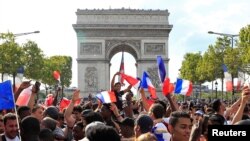  France fans react on the Champs-Elysees avenue during their World Cup final 