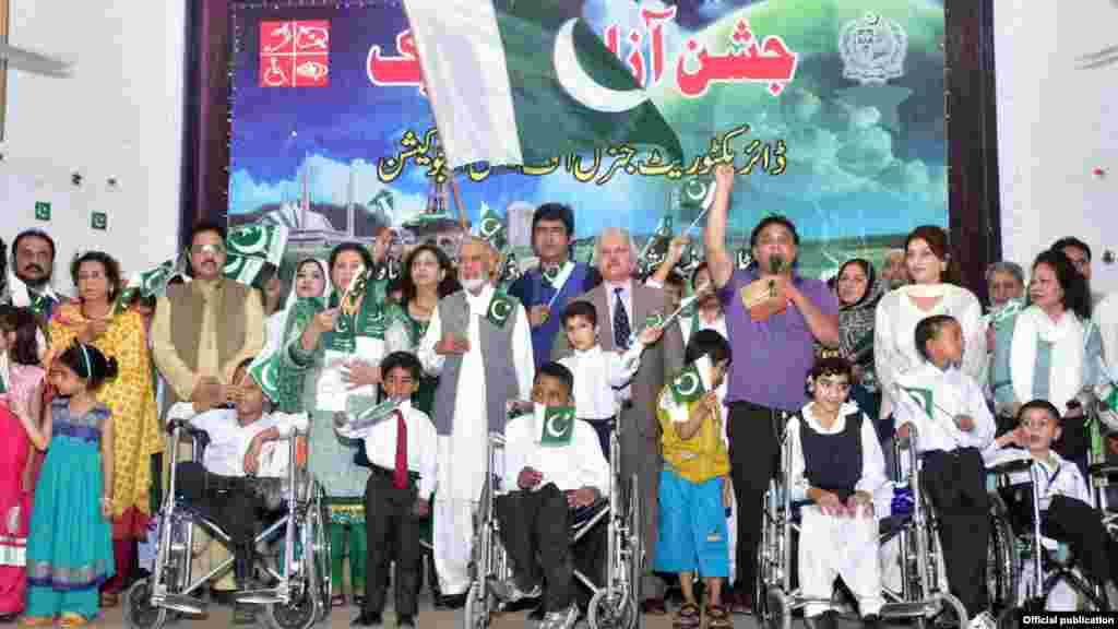 جشن آزادی کے موقع پر خصوصی (معذور) بچے بھی تقریب میں شریک۔