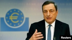 Presiden Bank Sentral Eropa Mario Draghi (foto: dok). ECB akan melakukan pengawasan terhadap 120 bank terbesar di Eropa.