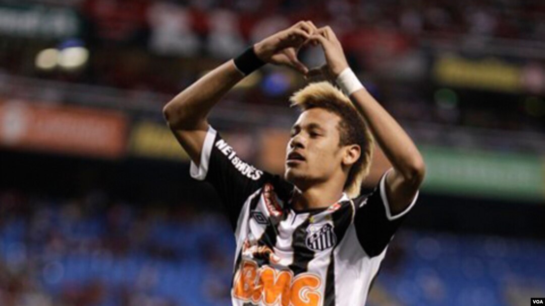 Neymar, pemain klub Santos yang baru berusia 20 tahun dinilai sebagai pemain terbaik Brasil saat ini.