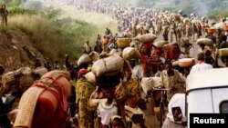 Qaxootigii Rwanda ee u qaxayay Tanzania, May 30, 1994.