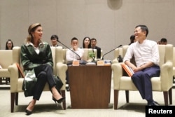 约旦王后拉尼娅2018年9月4日访问中国浙江省杭州阿里巴巴集团总部时，与阿里巴巴的联合创始人马云会谈。