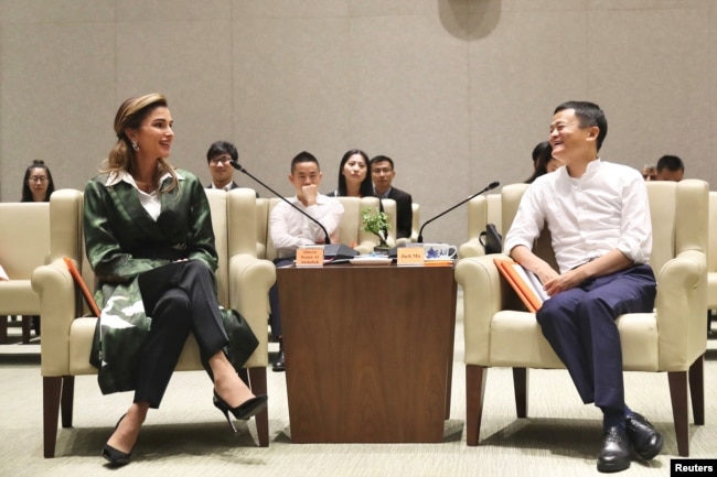 約旦王后拉尼婭2018年9月4日訪問中國浙江省杭州阿里巴巴集團總部時，與阿里巴巴的聯合創始人馬雲會談。