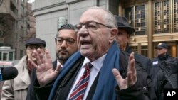 Umushingwamanza Alan Dershowitz ari mu bazoburanira Trump muri Sena.