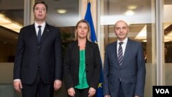Premijeri Srbije i Kosova, Aleksandar Vučić i Isa Mustafa, sa visokom predstavnicom EU Federikom Mogerini
