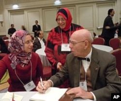 Professor Ibrahim Oweiss answering questions from conference participants