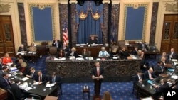 Pat Cipollone, abogado de la Casa Blanca, habla durante el juicio político al presidente Donald Trump en el Senado en el Capitolio en Washington, D.C. el martes, 28 de enero de 2020.