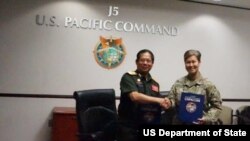 Brigadier General Kenchanh Nangthalasy, Director of Foreign Relations Department (FRD), Ministry of National Defense (MND) and Brigadier General Mark Gillette, Deputy Director of USPACOM Directorate for Strategic Plans and Policy, led the meeting.