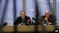 Chief Executive of Dexia Pierre Marian (L) and Dexia Chairman Jean-Luc Dehaene participate in a media conference at the Dexia bank headquarters in Brussels on Oct.10, 2011
