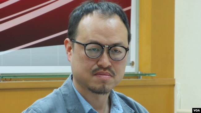 台湾经济研究院南台湾专案办公室主任高仁山 (美国之音张永泰拍摄)
