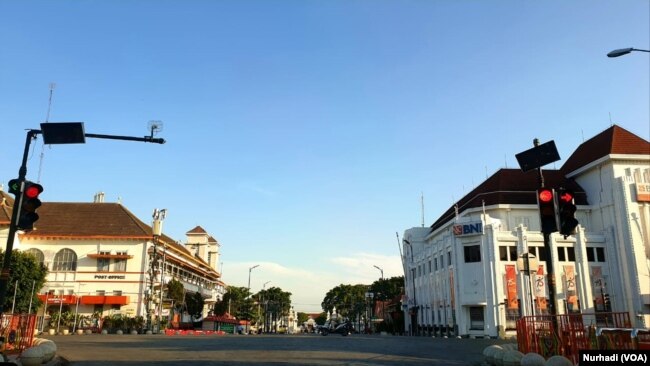 Kawasan Nol Kilometer Yogyakarta yang biasa menjadi pusat wisata kini sepi di tengah diberlakukannya PPKM di tengah pandemi COVID-19, 16 Juli 2021 (Foto:VOA/ Nurhadi)