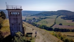 Almanya'da birleşme öncesi doğu ve batıyı ayıran sınırlardaki gözetim kuleleri