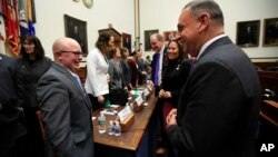 Para anggota DPR AS di Komite Angkatan Bersenjata usai mengadakan rapat di Gedung Capitol (foto: dok). 