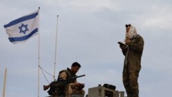 Xe tăng Israel đến cổng bệnh viện chính ở Gaza; ngành y xin nhiên liệu để cứu trẻ sơ sinh | VOA