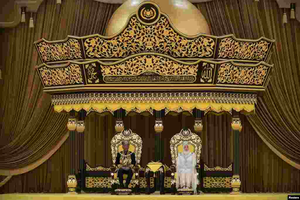 Malaysia&#39;s new King Al-Sultan Abdullah Ri&#39;ayatuddin Al-Mustafa Billah Shah and Queen Tunku Azizah Aminah Maimunah sit during the coronation ceremony at the National Palace in Kuala Lumpur. (Credit: Nazri Rapaai/Malaysia&#39;s Department of Information)