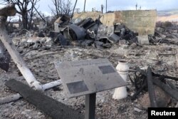 Puing-puing bangunan yang terbakar setelah kebakaran lahan menghancurkan kota resor bersejarah Lahaina, Maui, Hawaii, 10 Agustus 2023. (Foto: Dinas Lahan dan Sumber Daya Alam Hawaii via Reuters)