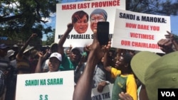 Abanye akade betshengisela ngoLwesihlanu besithi uNkosikazi Eunice Sandi Moyo lo Sarah Mahoka kumele baxotshwe kubandla leZanu PF.
