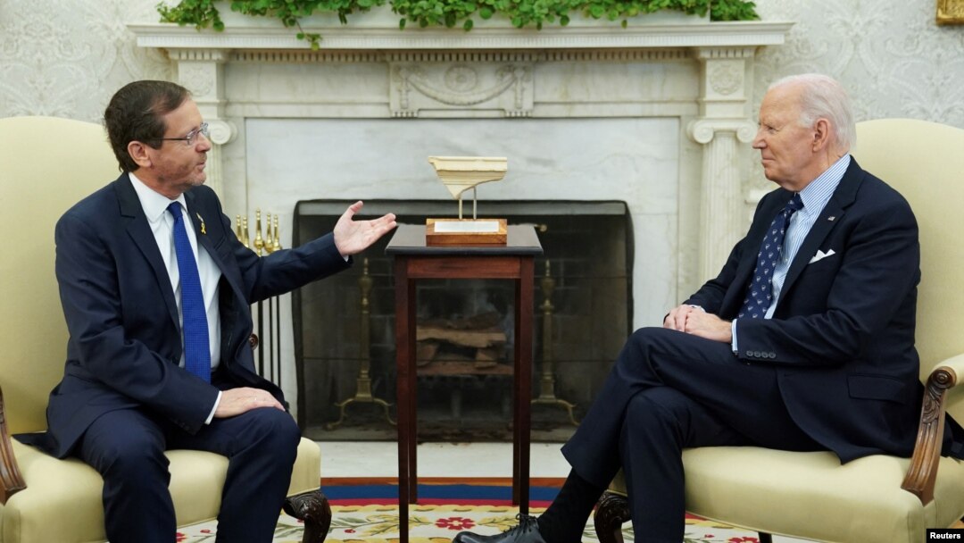 Presiden Israel Isaac Herzog bertemu Presiden AS Joe Biden di Gedung Putih, hari Selasa (12/11). 