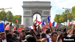 L'avenue des Champs-Elysées à Paris en France lors de la finale de la Coupe du Monde le 15 juillet 2018.