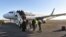 L'embarquement des passagers à Mitiga, à bord de l'Airbus A320 de Afriqiyah Airways. 
