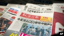 北京街头摊上的环球时报等中国报纸(资料图片)