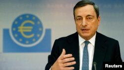 Presiden Bank Sentral Eropa, Mario Draghi memberikan keterangan pers di Frankfurt, Jerman (foto: dok).