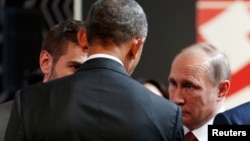 FILE - U.S. President Barack Obama talks with Russian President Vladimir Putin at the APEC Economic Leaders’ Meeting in Lima, Peru, Nov. 20, 2016. 