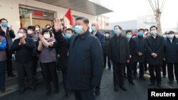 Presiden China Xi Jinping melakukan inspeksi upaya penanganan virus korona di Beijing, China (10/2).