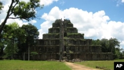 Đền Prasat Thom ở Koh Ker, nơi đã từng là thủ đô của Kampuchea trong những năm giữa 928 - 944