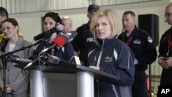 Alberta Premier Rachel Notley speaks to members of the media at a fire station in Fort McMurray, Alberta, May 9, 2016. (Rachel La Corte/The Canadian Press)