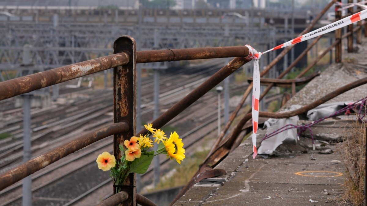 Bus Plummets From Elevated Road In Venice, Killing 21 In Fiery Crash