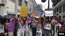 En Venezuela, un grupo de mujeres inició la semana con una marcha hasta el máximo tribunal del país, para rechazar la violencia de este tipo y pedir justicia. Foto: Álvaro Algarra - VOA.