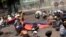 Des manifestants s'accroupissent après que la police a ouvert le feu pour disperser une manifestation anti-coup d'État à Mandalay, au Myanmar, le 3 mars 2021.