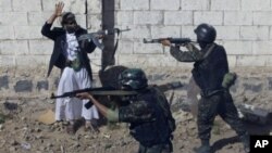 Soldiers from the anti-terrorism force of the Yemeni Defense Ministry take part in an exercise in a training camp north of the capital San'a, Yemen (File Photo)