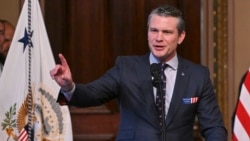 Menteri Pertahanan Amerika Pete Hegseth memberi sambutan usai dilantik oleh Wakil Presiden JD Vance di Executive Office Building, di Gedung Putih, Washington, DC, Minggu, 25 Januari 2025. (Foto: Roberto Schmidt/ AFP)