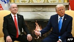 Le Premier ministre israélien Benjamin Netanyahu et le président américain Donald Trump lors d'une conférence de presse à Washington.