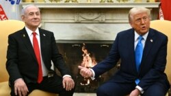 Presiden AS Donald Trump (kanan) menerima Perdana Menteri Israel Benjamin Netanyahu di Ruang Oval Gedung Putih di Washington, DC, Selasa 4 Februari 2025. 